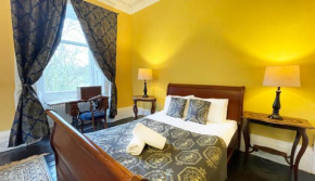 Catcune Suite - Four Bedroom Split Level Apartment